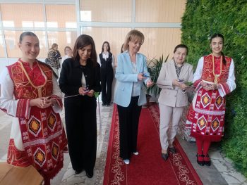 Високотехнологични кабинети откриха в Езиковата гимназия