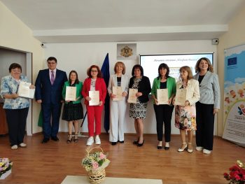 Наградиха изявени директори, учители и ученици от област Враца /СНИМКИ и ВИДЕО/