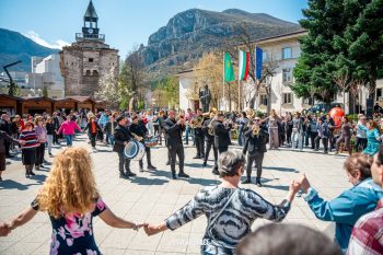 Враца отбеляза Великден с музика и много козунаци