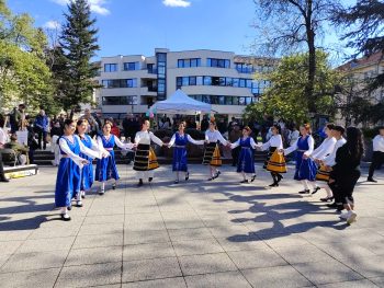 Представиха възможностите за младите хора на „Панорама на образованието“ във Враца