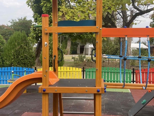 Вандали изпотрошиха обновена детска площадка
