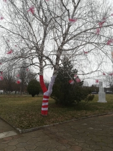 мартеница Чиновници превърнаха дърво в мартеница