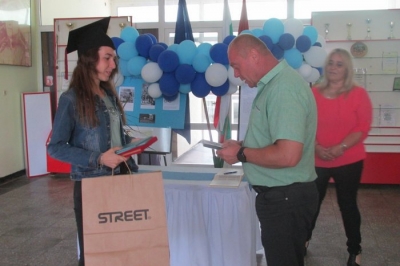 Кмет връчи дипломи и плакети на зрелостници