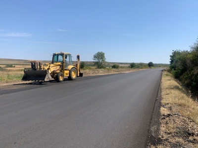 Ударно ремонтират третокласни пътища в Белослатинско