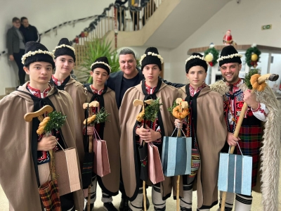 Коледари орисаха кметът на Оряхово