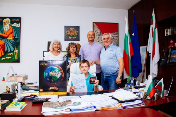 Кметът Иван Аспарухов се срещна с талантлив млад математик 