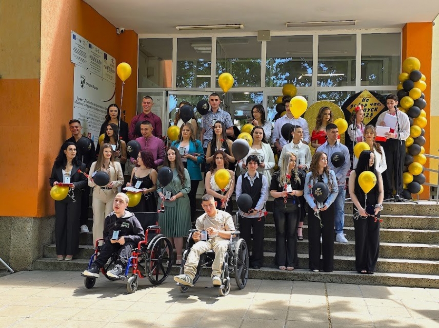 СУ „Никола Войводов“ изпрати 13-ия си випуск