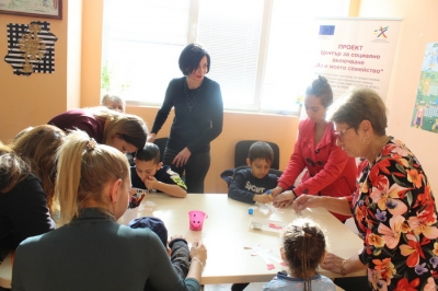 Белослатински център почерпи с торта за рожден ден