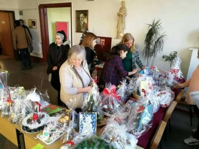 Студентите спретнаха благотворителен базар