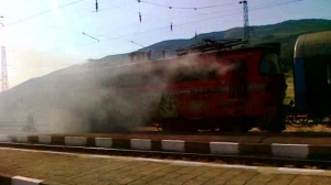 Варна Локомотив от Мездра помага на влака до Варна