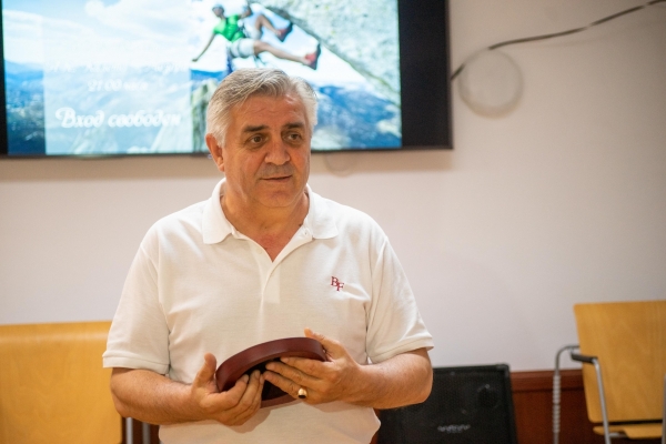 Канят на безплатни кино вечери в Мездра