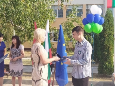 Елитна гимназия раздаде призове