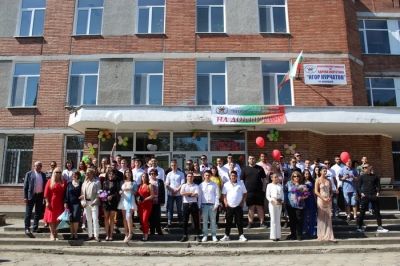Тържествено изпратиха 142 абитуриенти от община Козлодуй 