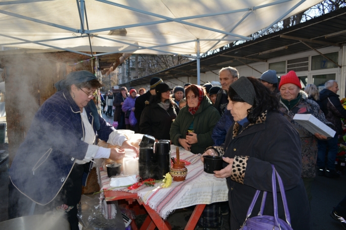 Раздават рибена чорба на Никулден