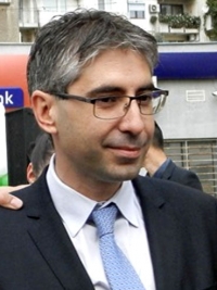 Удържат за данъци от заплати на общинари