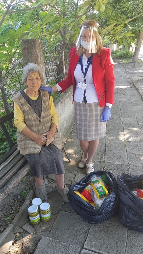 Община Лом раздаде 140 дарителски пакета