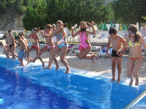 Стартират плувни курсове за ученици