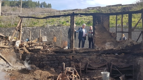 Вълна от съпричастност към семейството останало без дом