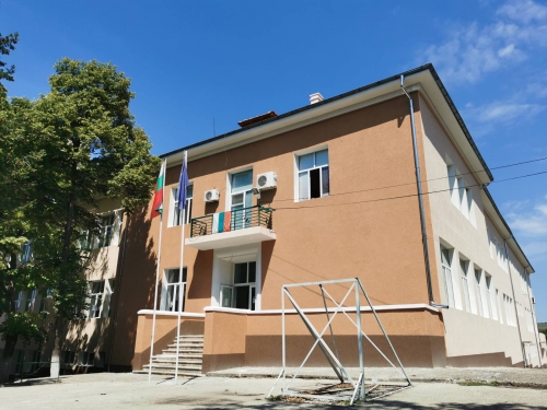 Ремонтират училището в Галиче
