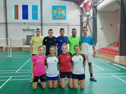 Националният отбор по бадминтон тренира в Оряхово