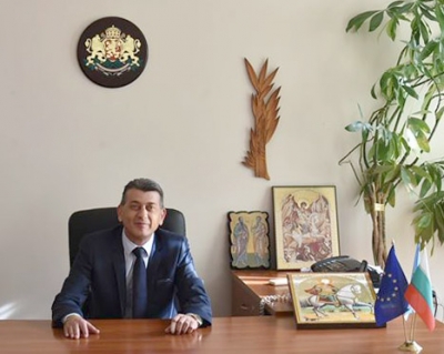 Кметът на Лом награди всички 300 учители от общината за 24 май