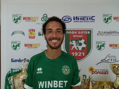 Ботев (Враца) се раздели със защитник