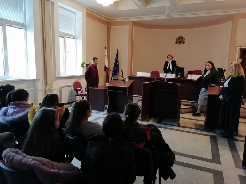 Ученици от две врачански училища посетиха Окръжен съд - Враца в Деня на отворените врати (СНИМКИ)