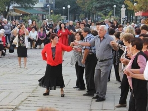 400 пенсионери си спретнаха  купон за празника в Козлодуй