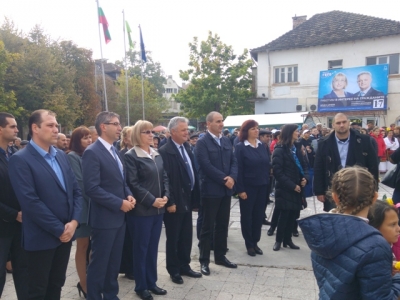 Политическият елит уважи празника на царевицата в Кнежа