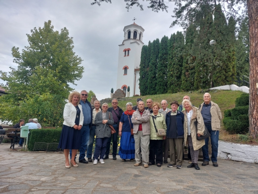 Лесовъди-ветерани посетиха Клисурския манастир и участваха в демонстрация