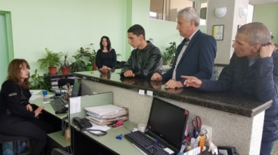 Удариха рамо на абитуриент, останал без дом