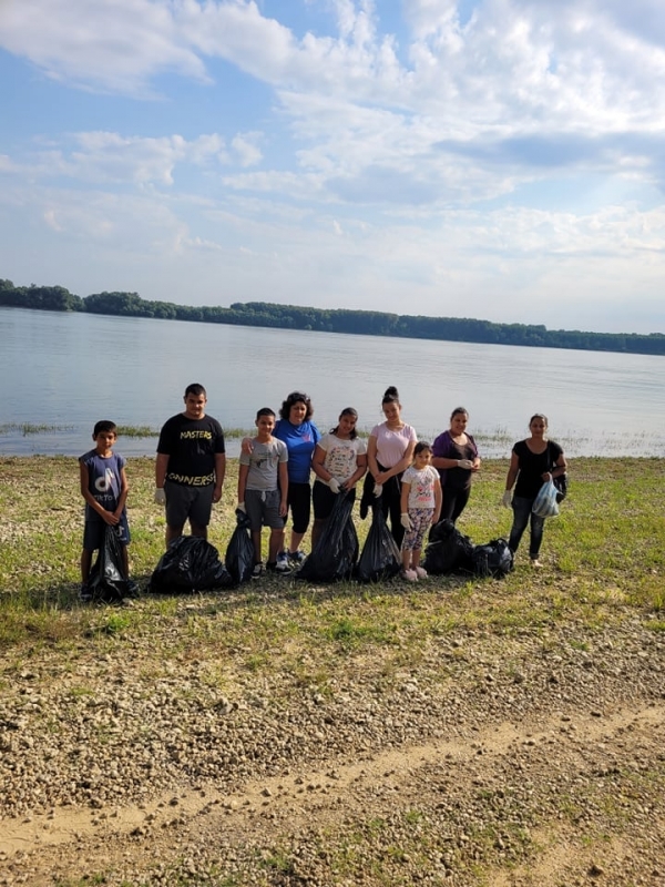 Доброволци почистиха крайбрежието на Дунав