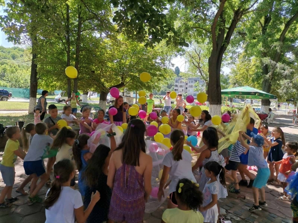 Вдигат бурно пяна парти за децата на Мизия