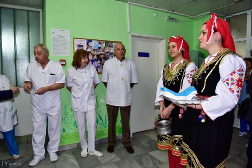 Пресъздадоха автентични обичаи в Козлодуйската болница