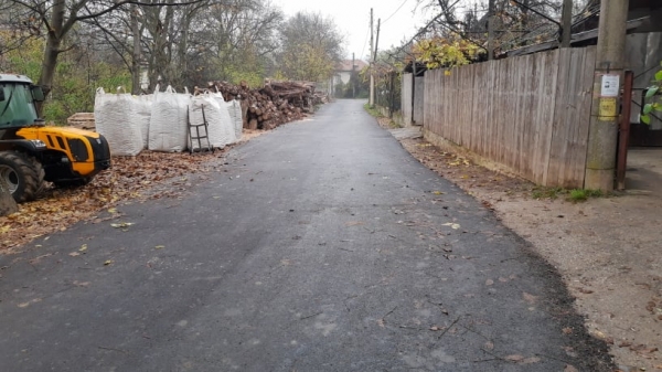 Благодарение на кмета Иван Аспарухов е асфалтирана една улица в селото