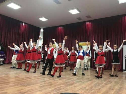 Овации за децата на Мездра в Румъния