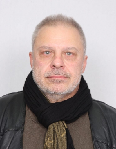 Дариха маски на болницата в Мездра
