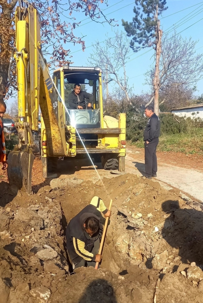 Продължава подмяната на водопровода в Софрониево