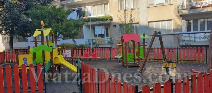 Фирма подари на децата на Враца нова площадка за игра