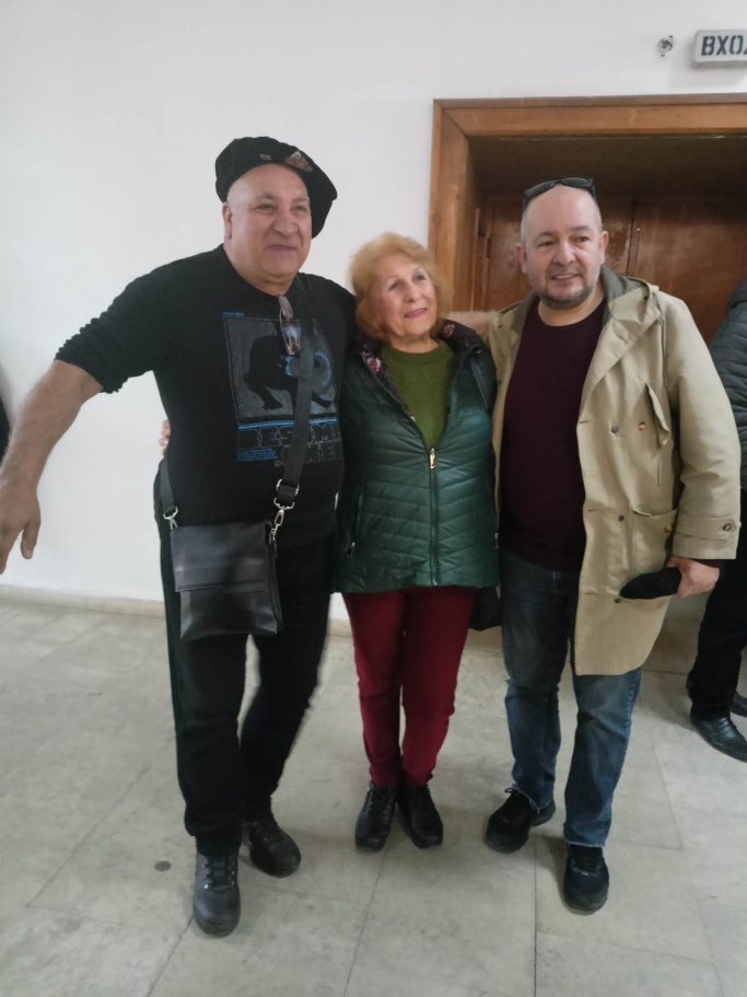 Годжги също си купи картина от Паунец-младши