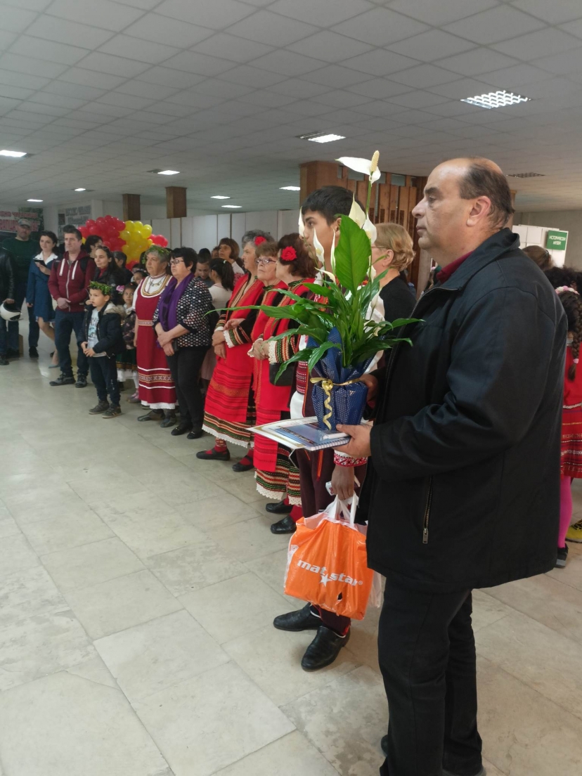 Заместник-кметът Петьо Дахлев поздрави твореца от името на община Криводол