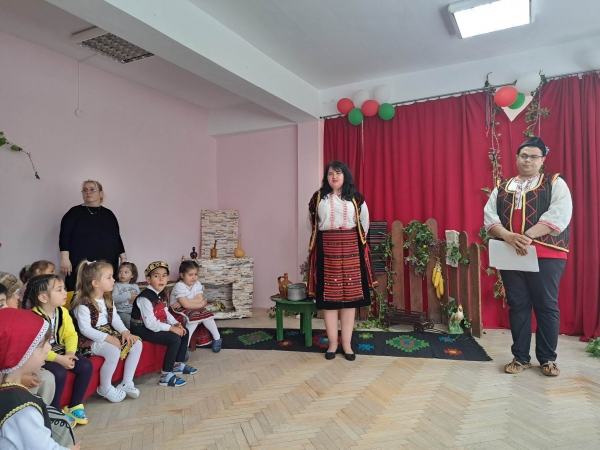 Детска градина пресъздаде гергьовските традиции /СНИМКИ/