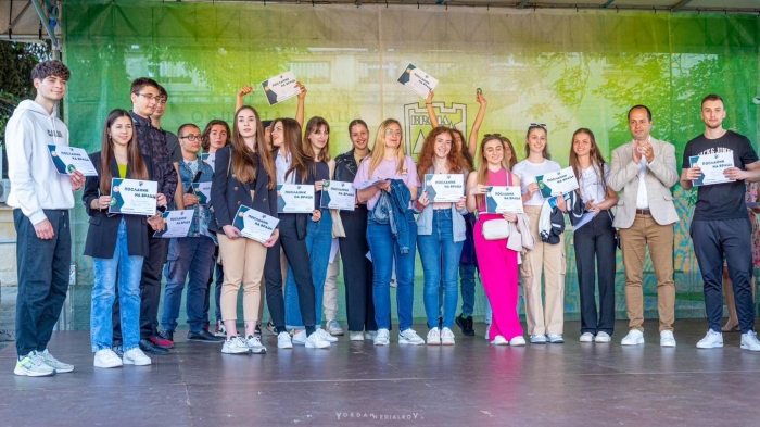 Зрелостниците на Враца станаха посланици