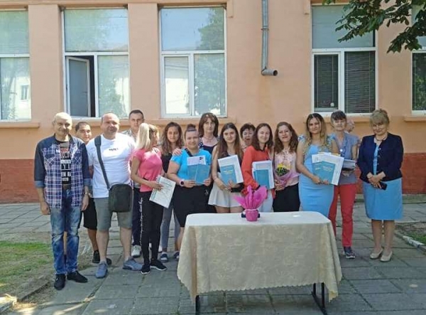 Наградиха петима зрелостници в Кридодол 