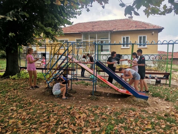 Доброволци обновиха детска градина /СНИМКИ/