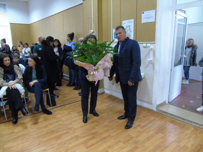 Кмет уважи училищен празник