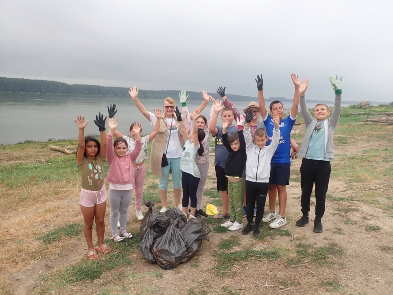Деца почистиха бреговете на река Дунав