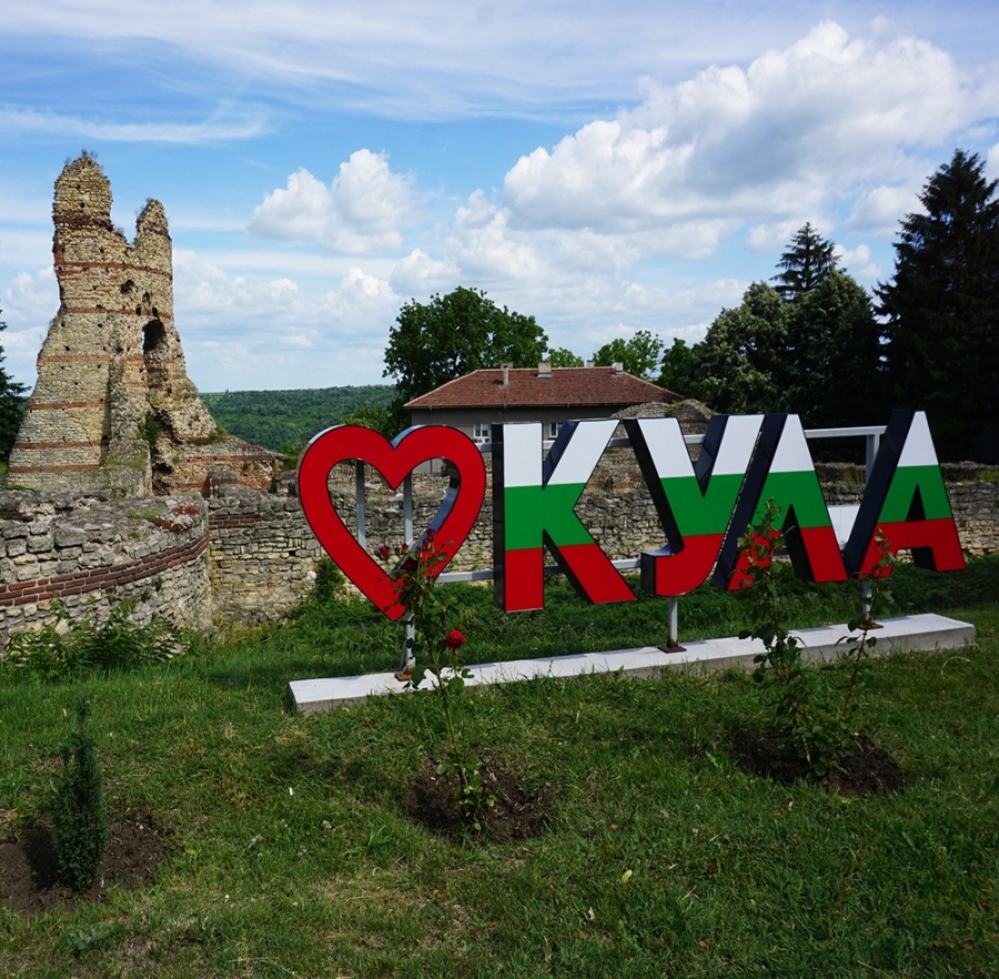 Камелия, Роксана, Гъмзата и още куп звезди ще пеят на панаира в Кула