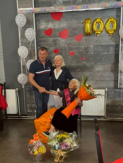 Баба отбеляза 100-годишния си юбилей