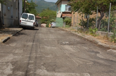Преасфалтират улици в централната част на Чипровци